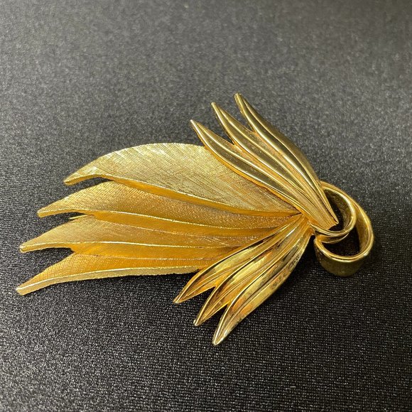 EUC Vintage '50's Expan Brand Abstract Bird Pin, Gold-Tone Textured, 2 3/4" L - Picture 1 of 11